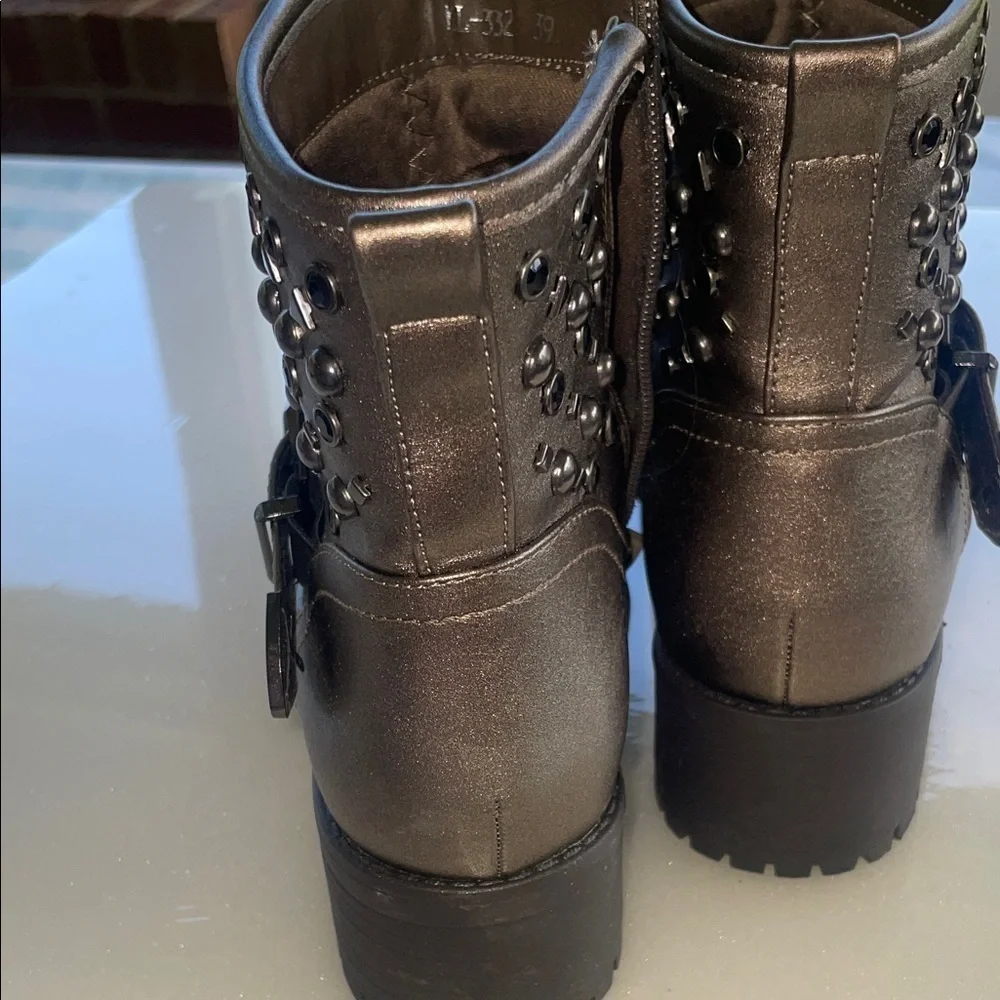 Janessa Studded Ankle Boots Size 39 Bronze Metallic Lug Sole KL-332 ✨